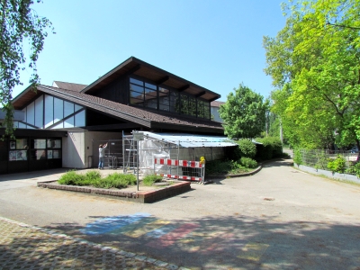 Schulgebäude in Karlsruhe || Instandsetzung von Decke unter Vorplatz, Neuplanung der Fahrradeinhausung<br>Planung und Bauüberwachung